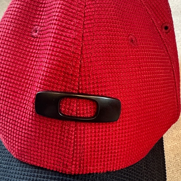 Oakley Red and Black Logo Cap - Picture 2 of 8